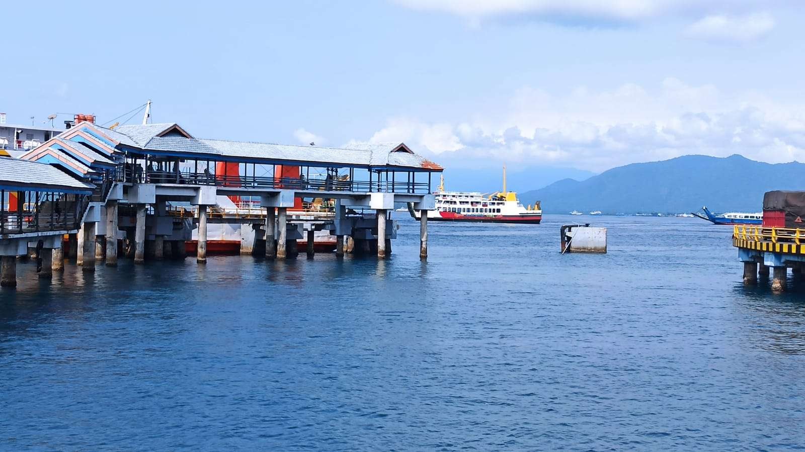 Breasting dolphin di Dermaga MB 1 Pelabuhan Ketapang, Banyuwangi mengalami kerusakan akibat benturan saat proses sandar kapal beberapa waktu lalu (foto:Muh Hujaini/Ngopibareng.id)