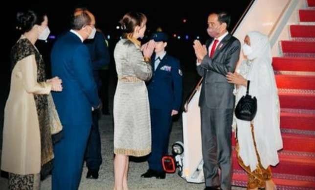 Presiden Jokowi dan Iriana Jokowi tiba di Pangkalan Militer Andrews, Washington DC. (Foto: Setpres)