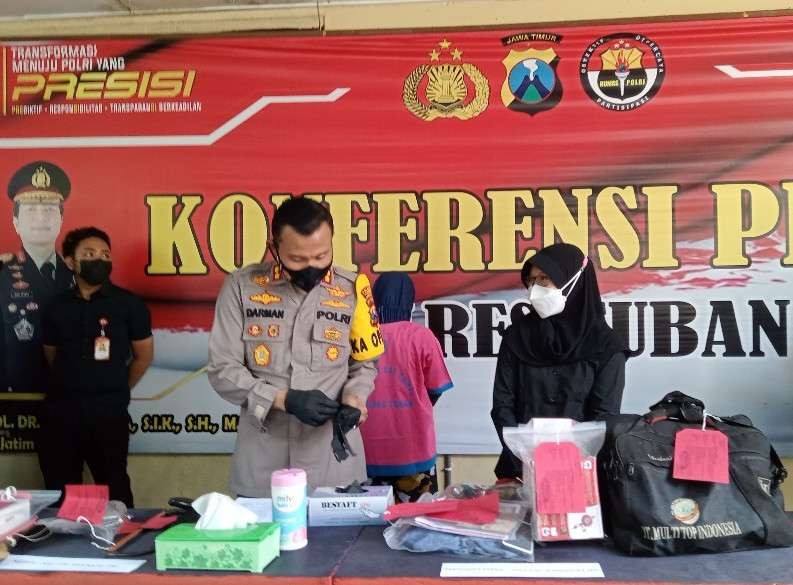 Konferensi pers pengungkapan kasus pencurian oleh Satreskrim Polres Tuban (Khoirul Huda/Ngopibareng.id)