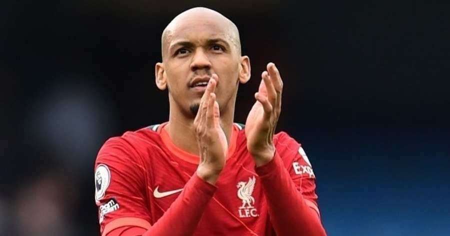 Fabinho tidak bisa tampil pada final Piala FA antara Liverpool versus Chelsea. (Foto: Twitter)