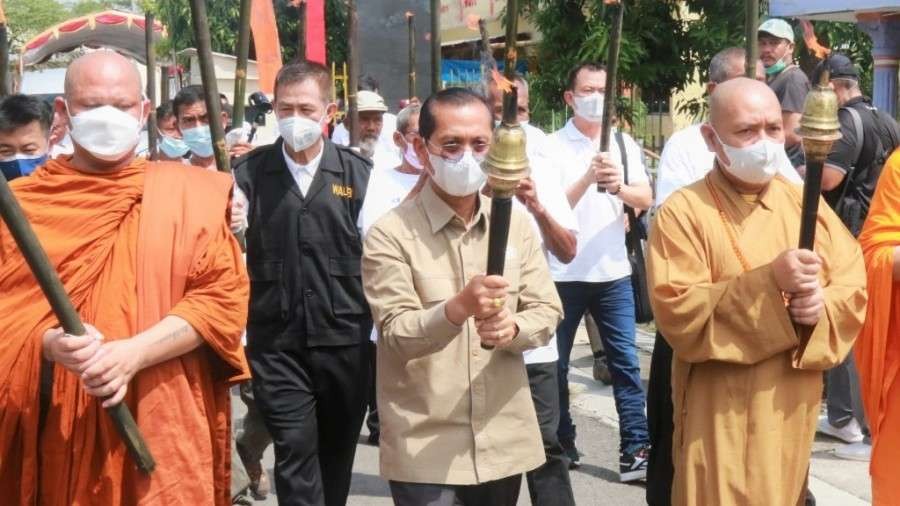 Prosesi pengambilan api alam abadi Mrapen di Grobogan Jateng. (Foto: Kemenag)