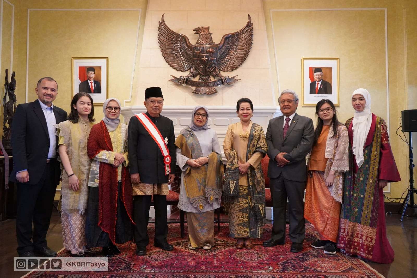 Jusuf Kalla usai menerima penghargaan bintang jasa tertinggi dari Kaisar Naruhito. (Foto: Dok KBRI Tokyo)