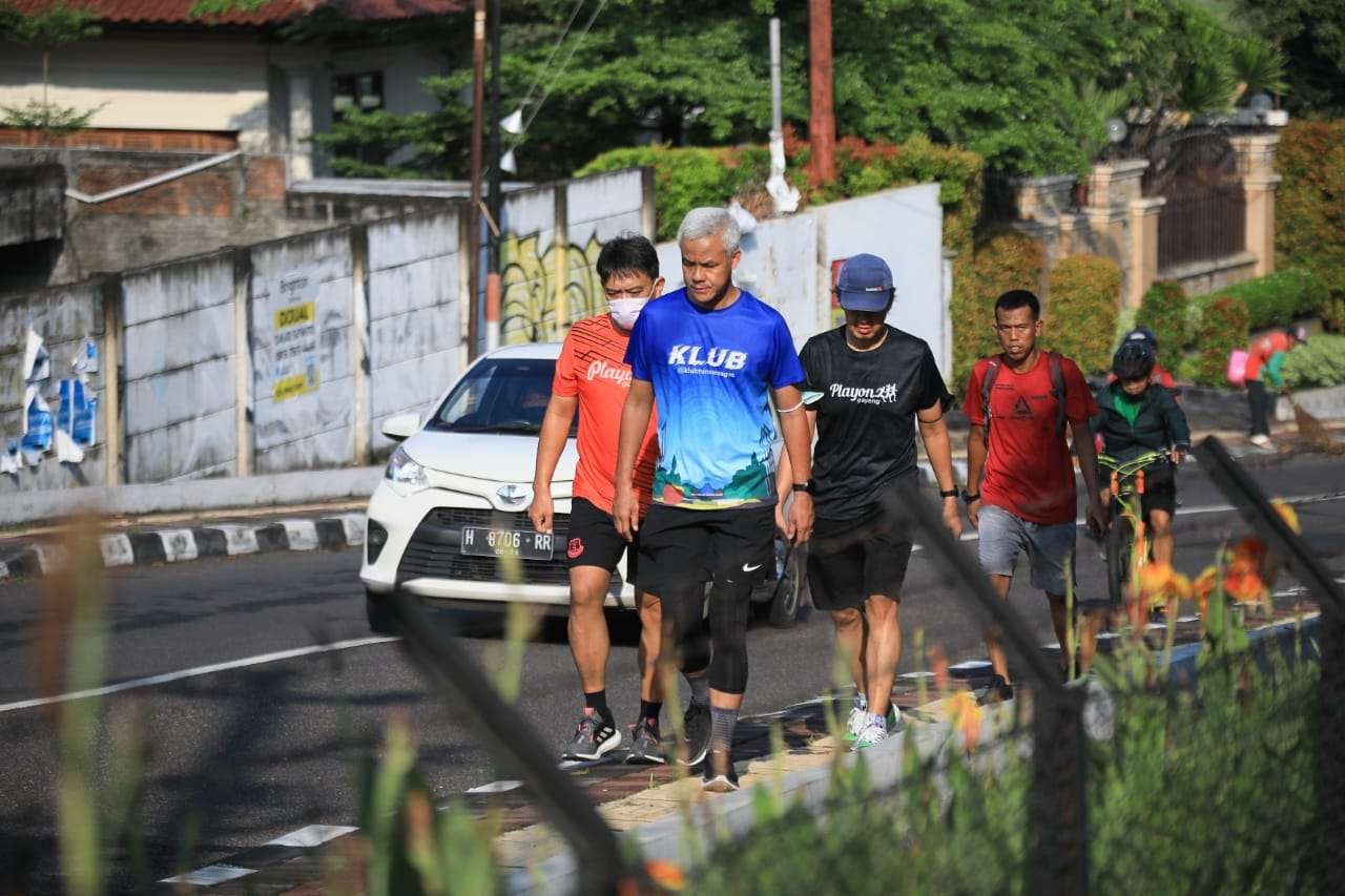 Gubernur Jawa Tengah Ganjar Pranowo tidak memakai masker saat berolahraga. (Foto: Istimewa)