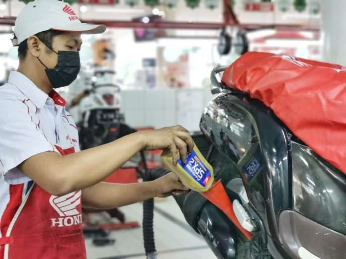 Service motor di MPM Honda membuat motor lebih prima. (Foto: MPM Honda Jatim)