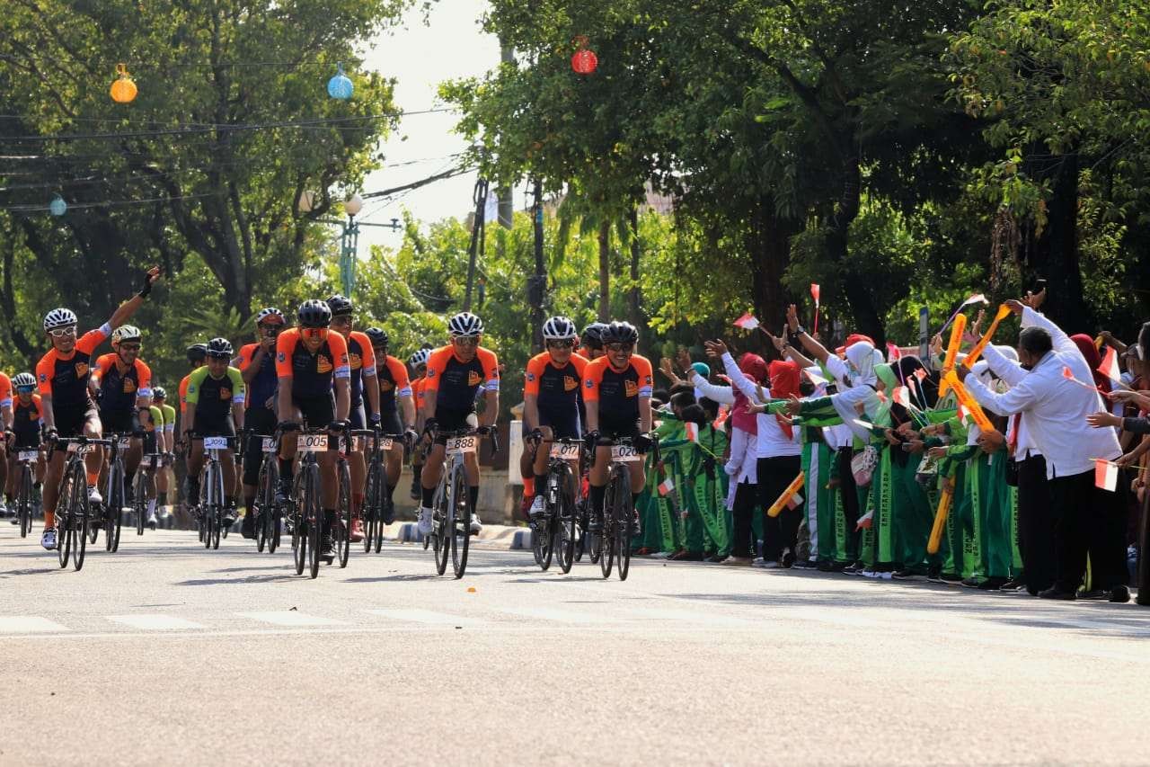 Goweser Bromo Kom Challenge 2022 disambut pelajar di Kota Pasuruan. (Foto: Dinas Kominfo Kota Pasuruan)