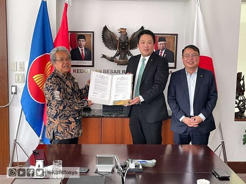 Dubes RI untuk Jepang dan Federasi Mikronesia, Heri Akhmadi, hadir dan menyaksikan penandatanganan Letter of Intent oleh perusahaan swasta Jepang RISE Holdings secara desk-to-desk. (Foto: Dok. KBRI Tokyo)