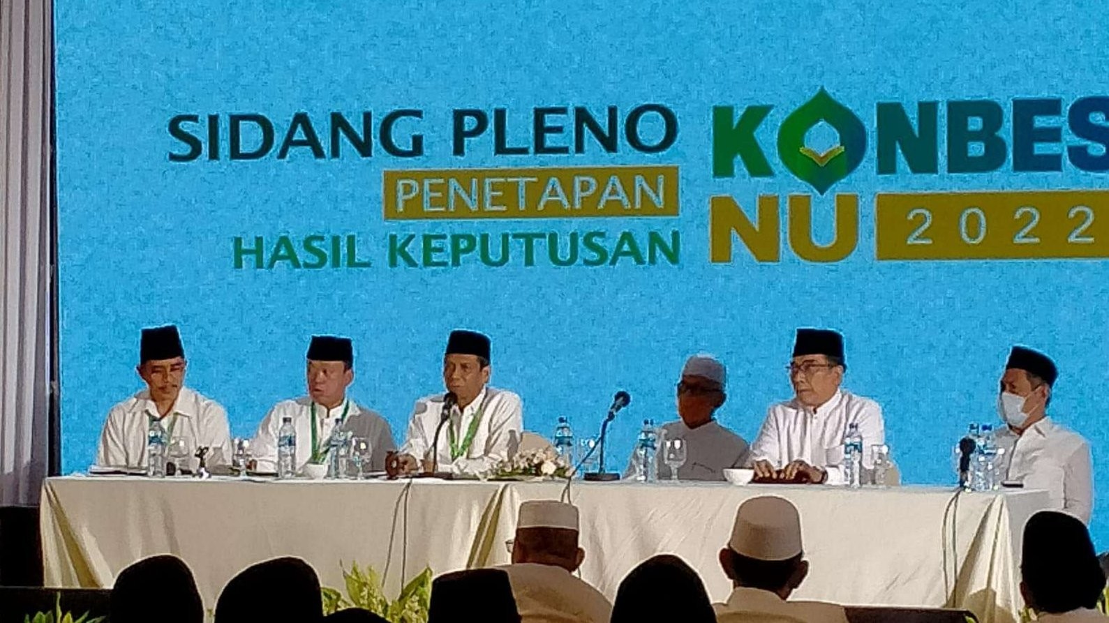 Pleno kedua Konferensi Besar NU dan penyerahan hadiah untuk empat PWNU untuk vaksinasi. (Foto: Dok)