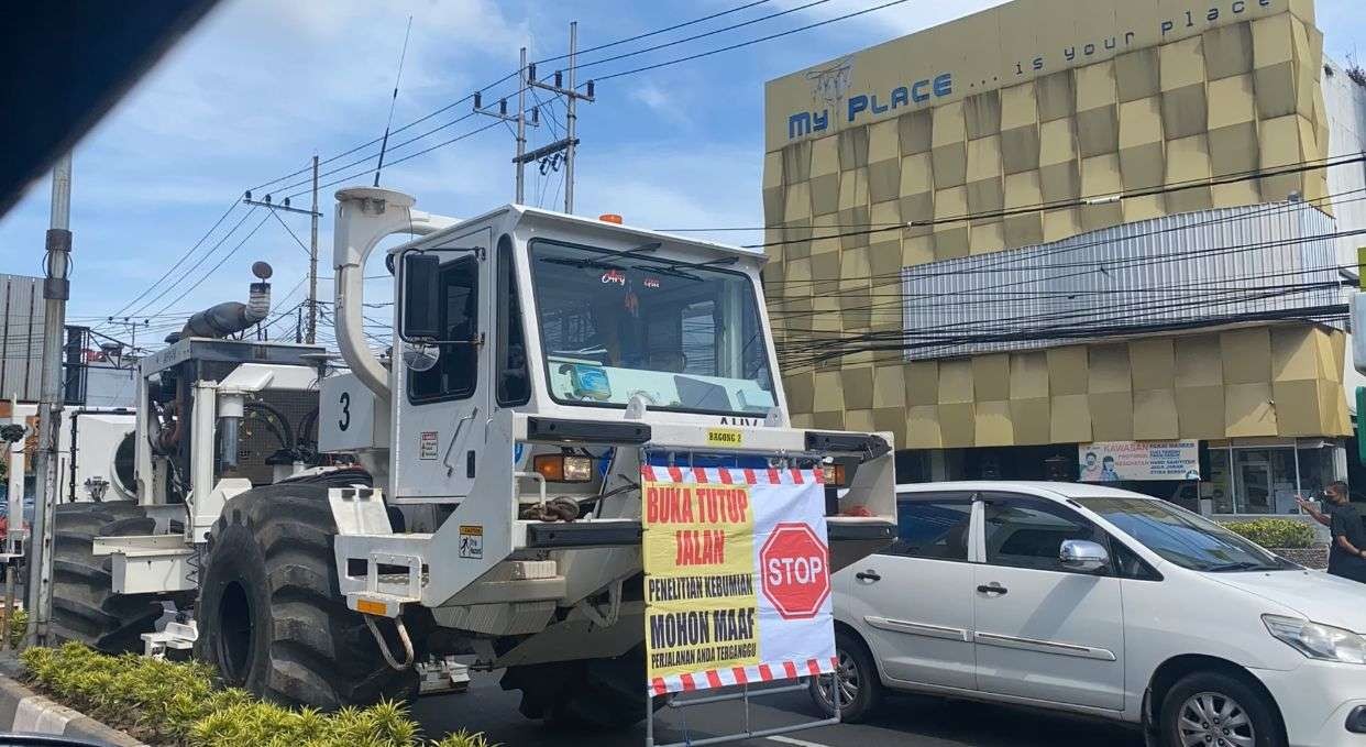 Proses survei kebumian dua dimensi Vibroseis Sub-Vulkanik di ruas Jalan Kota Malang (Foto: istimewa)