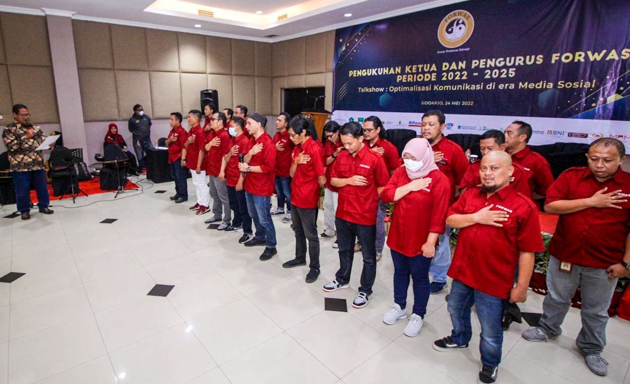 Pengukuhan pengurus dan anggota forum wartawan Sidoarjo, Selasa 24 Mei 2022. (Foto: Aini Arifin/Ngopibareng.id)