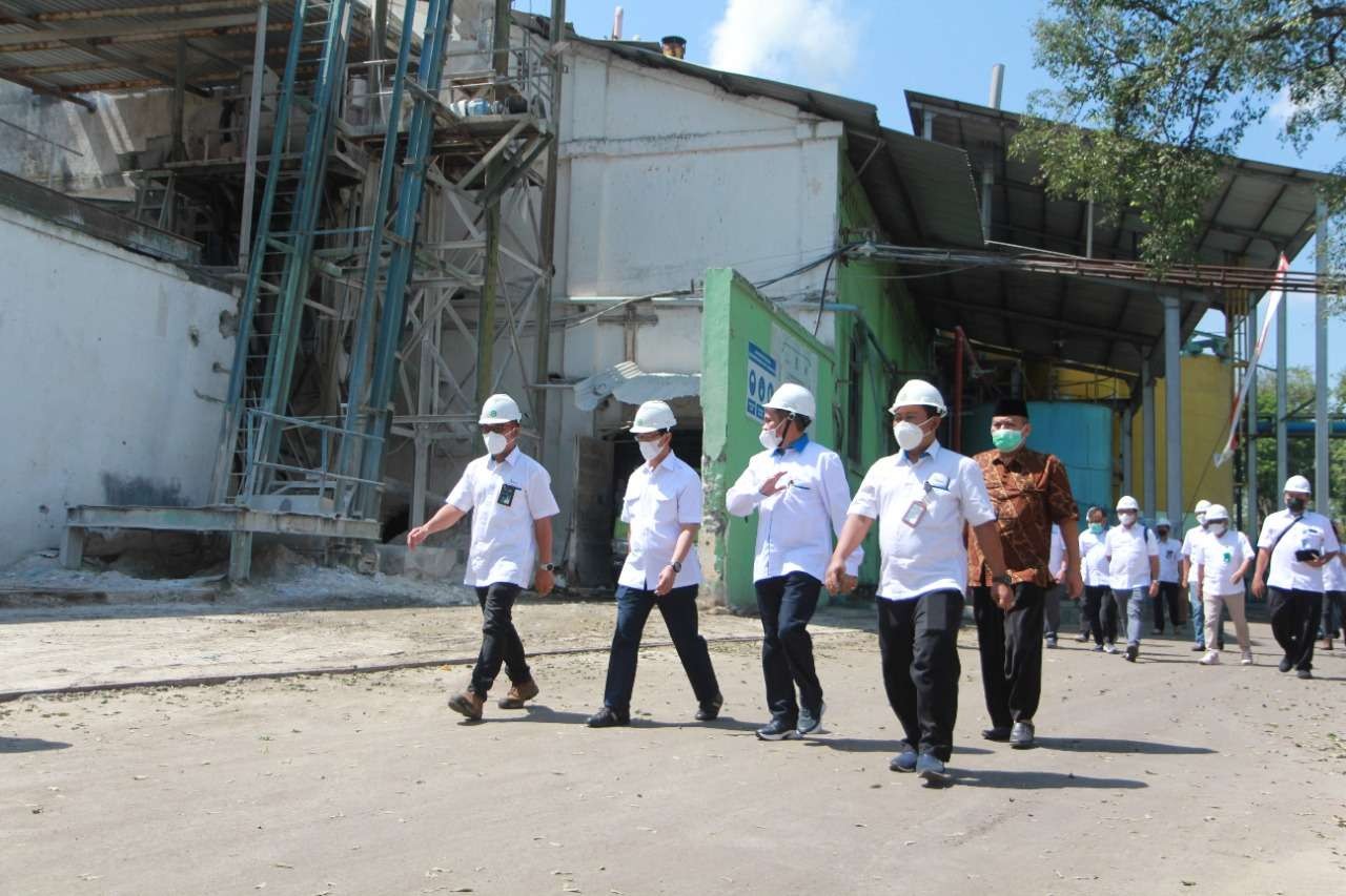 Komisaris utama (Komut) Holding Perkebunan Nusantara PTPN III (Persero) bersama Dewan Komisaris melakukan kunjungan kerja ke Pabrik Gula (PG) Gempolkrep PTPN X, Senin 23 Mei 2022. (Foto: Dok. PTPN III)