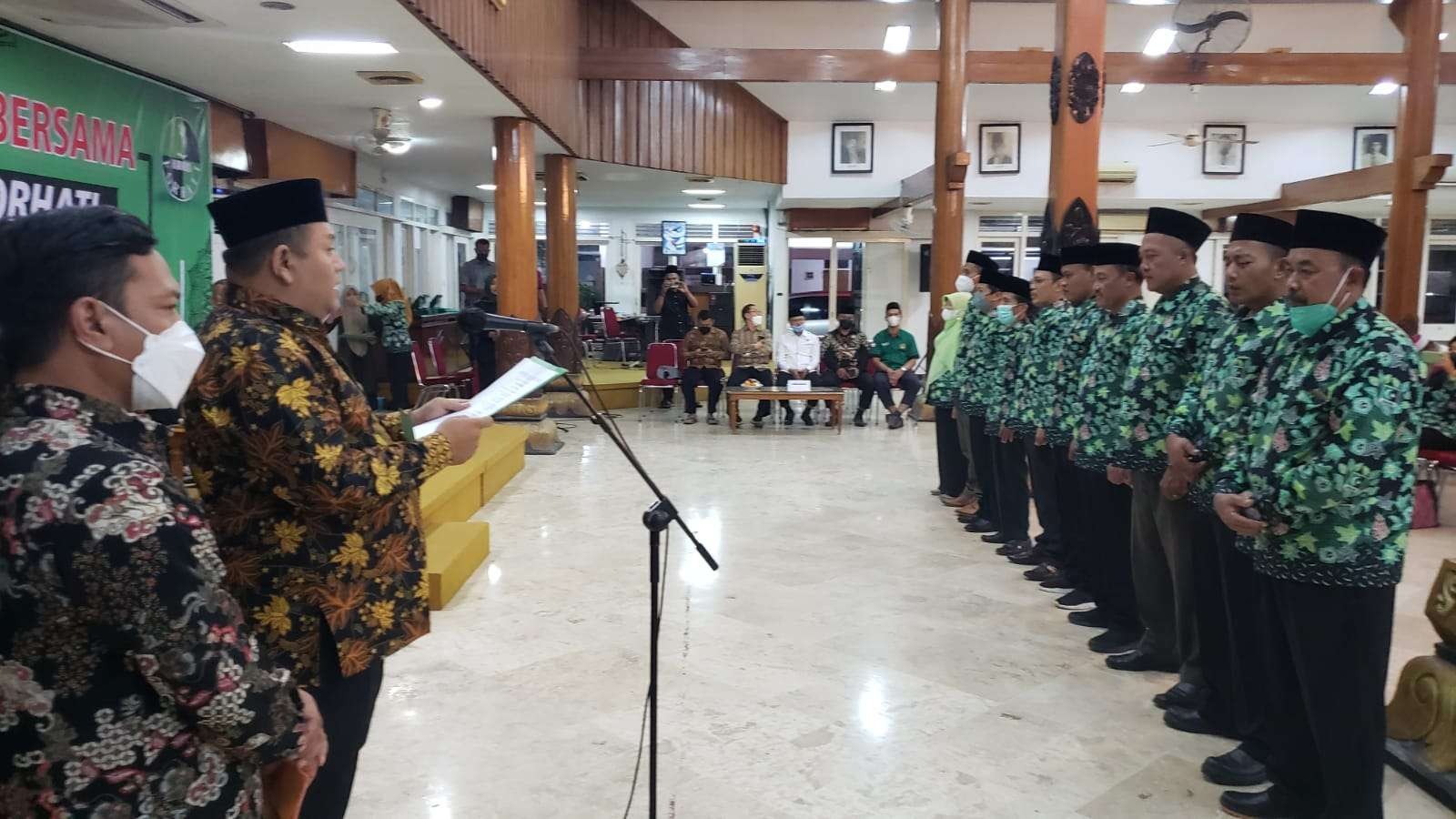 Suasana pelantikan Pengurus Majelis Daerah Korps Himpunan Mahasiswa Islam (MD KAHMI) dan Majelis Daerah Forum Alumni KOHATI (MD FORHATI) Kabupaten-Kota Kediri Periode 2022-2027. (Foto: istimewa)