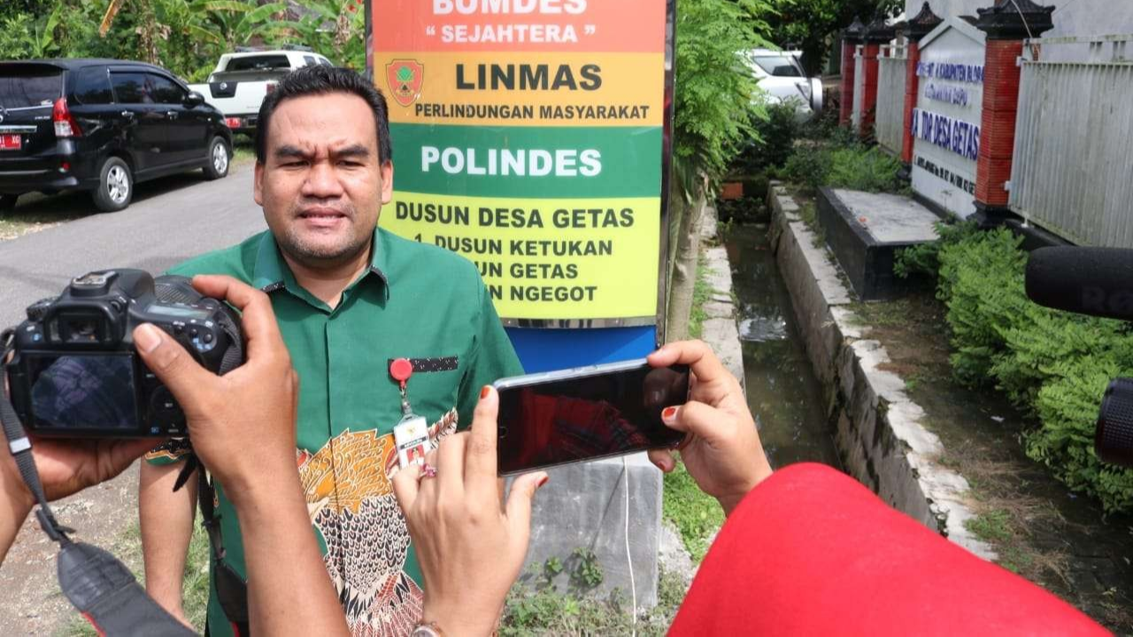 Bupati Blora, Arief Rohman saat berada di Desa Getas Kecamatan Cepu. (Foto: Ahmad Sampurno/Ngopibareng.id)