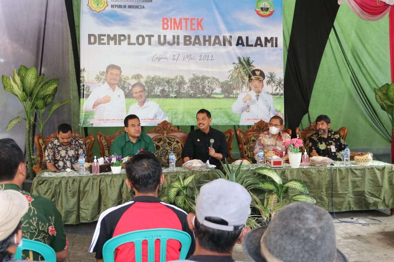 Pembukaan bimbingan teknis (Bimtek) kepada para petani dalam mengelola lahan pertanian dengan Teknik Biosaka dan Tanpa Pupuk Kimia. (Foto: Ahmad Sampurno/Ngopibareng.id)