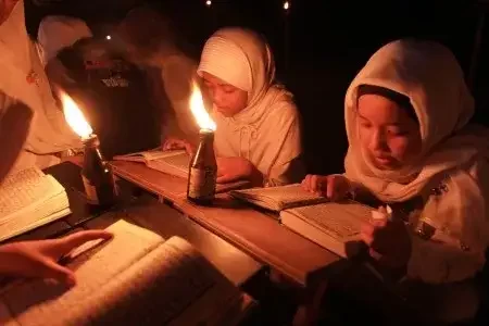 Belajar sejak dini pentingnya menanam ilmu akhlak. (Foto: Istimewa)