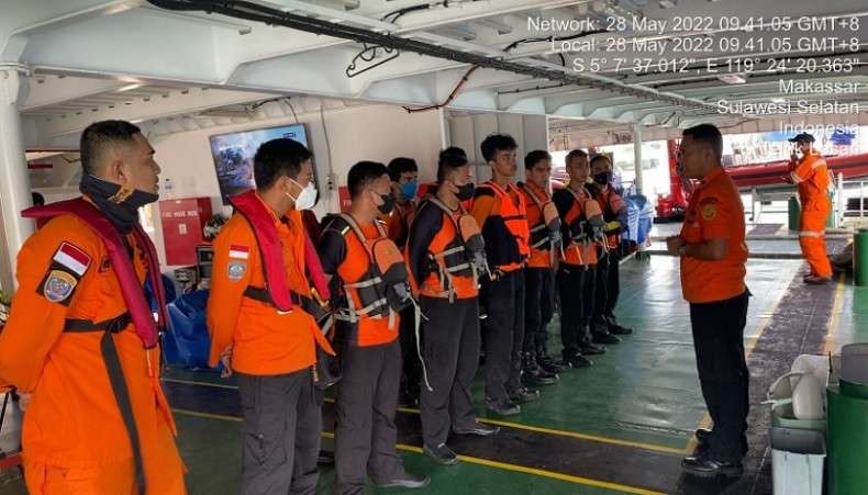 Basarnas Makasar siapkan tim untuk evakuasi KM Ladang Pertiwi. (Foto: Dok Basarnas)