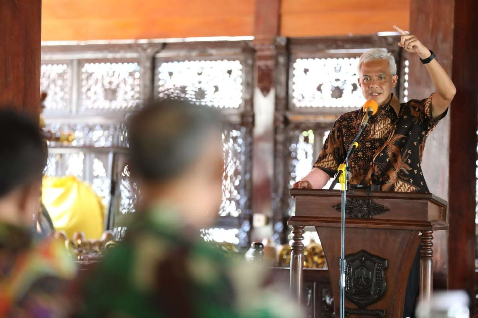 Gubernur Jateng Ganjar Pranowo ingatkan pejabat Pemkab Banyumas agar menjaga integritasnya. (Foto: dok. Humas Pemprov Jateng)