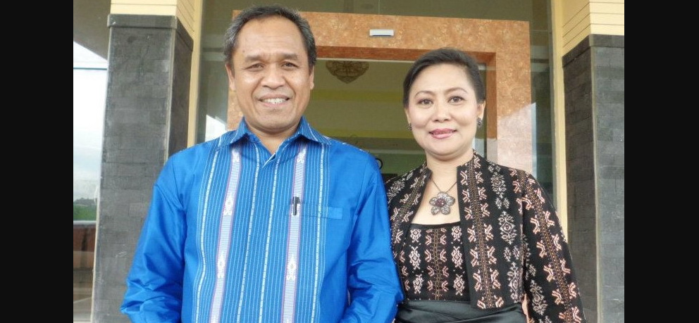 Benny K Harman dan istri, Maria Geroti Ernawati. (Foto: Istimewa)