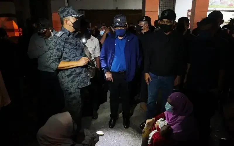 Menteri Dalam Negeri Malaysia, Hamzah Zainudin, saat sidak di pasar Mera, Kedah (Foto: FMT)