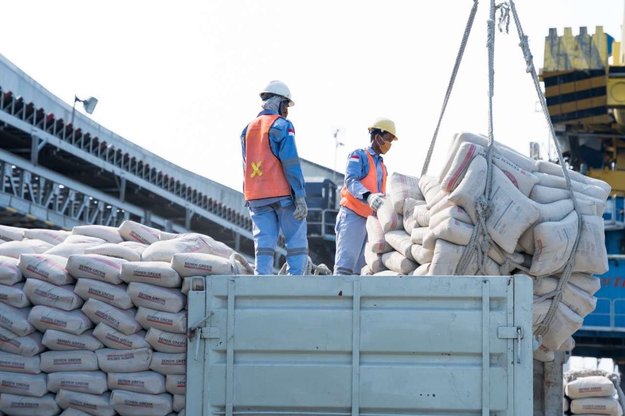 Pendistribusian Semen Indonesia ke penjuru tanah air untuk mendukung pembangunan (Foto: SIG )