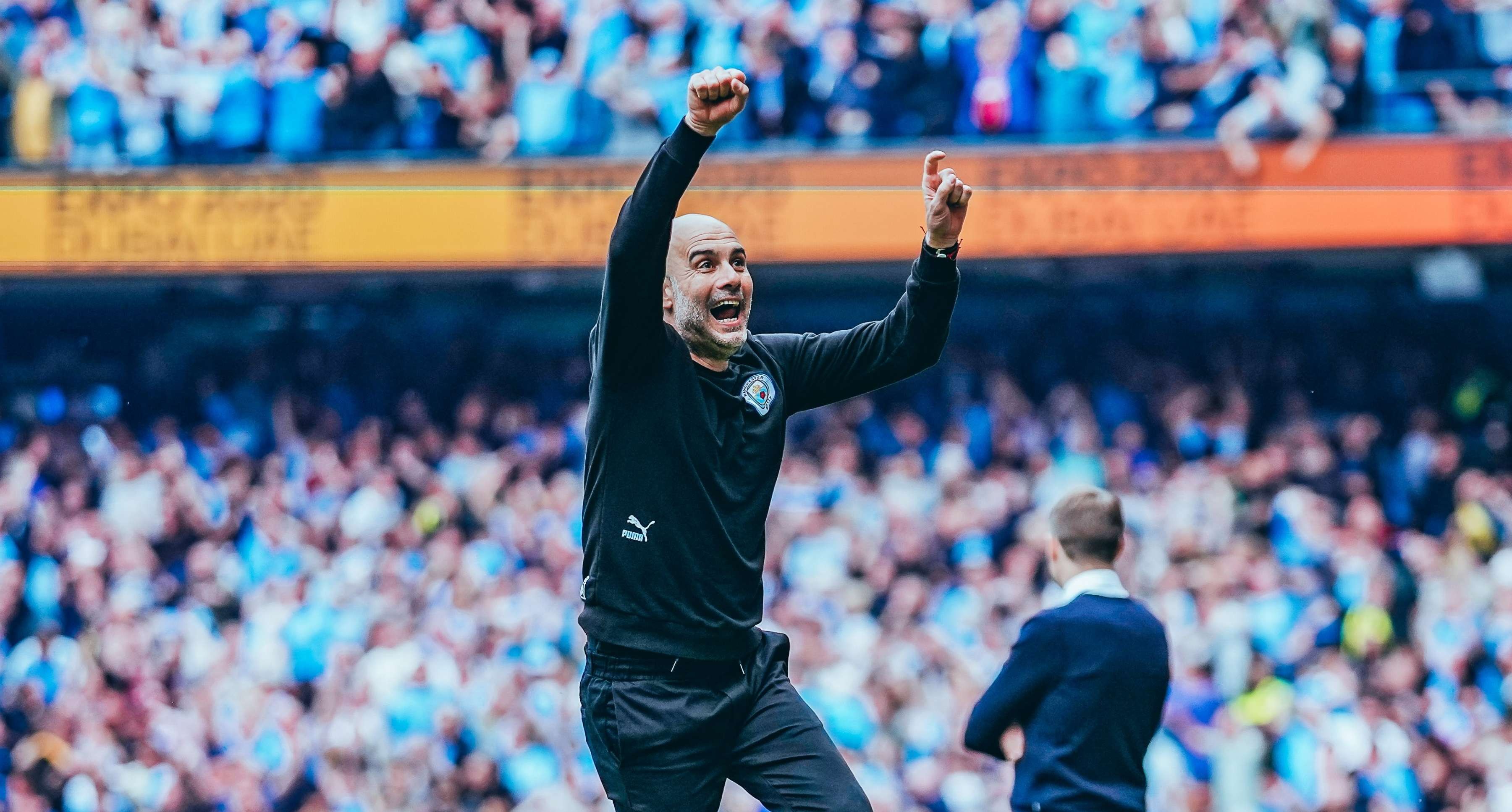 Pep Guardiola berjingkrak kegirangan saat timnya memastikan diri tampil sebagai juara Premier League mengalahkan Liverpool lewat keunggulan satu poin lewat kemenangan 3-2 atas Aston Villa di laga terakhir Premier League. (Foto- Twitter-@ManCIty)