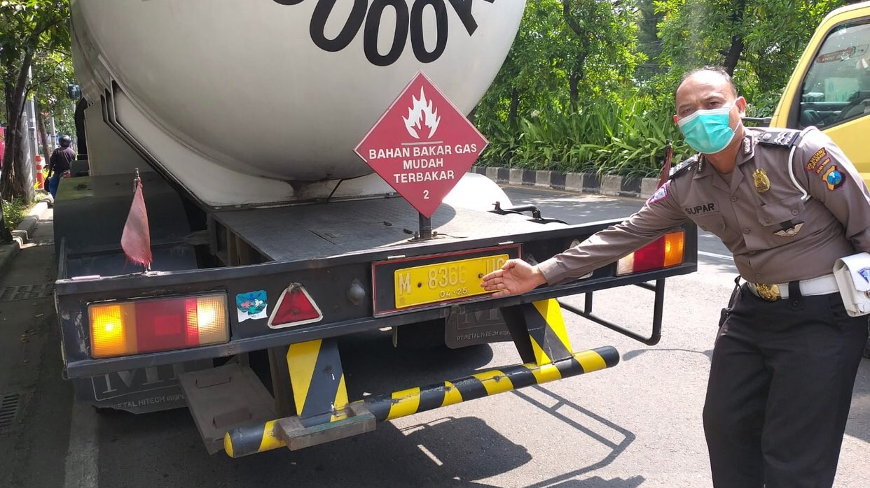 Truk tanki Pertamina yang menewaskan pelajar di Jalan Kenjeran (Foto: Dokumentasi Polrestabes Surabaya)