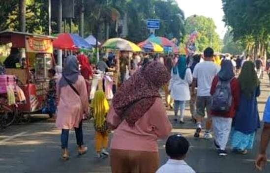 Car Free Day Alun-alun Kota Bondowoso kembali dibuka bagi warga dan PKL mulai Minggu depan. (foto: dokumen)