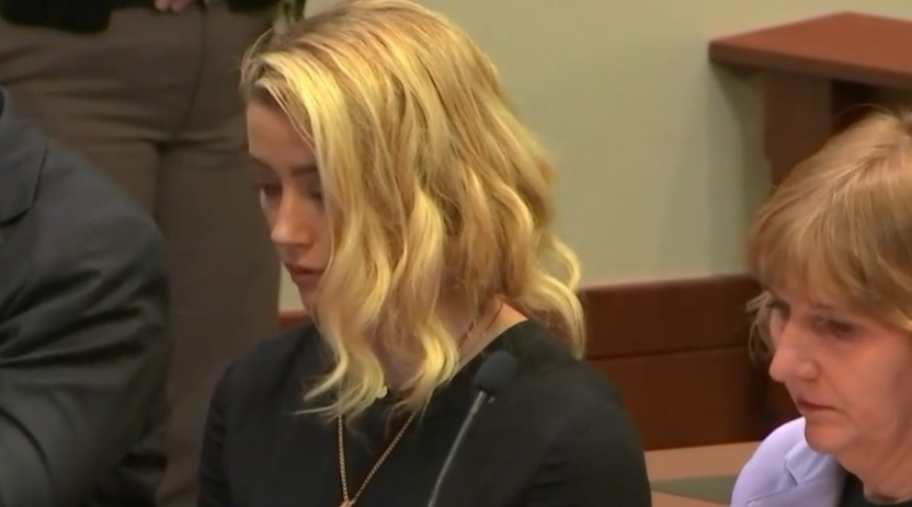 Amber Heard kalah dalam persidangan gugatan yang dilayangkan oleh Johnny Depp. Ia diwajibkan membayar USD 15 juta atau sekitar Rp 218 miliar. (Foto: CBSNews)