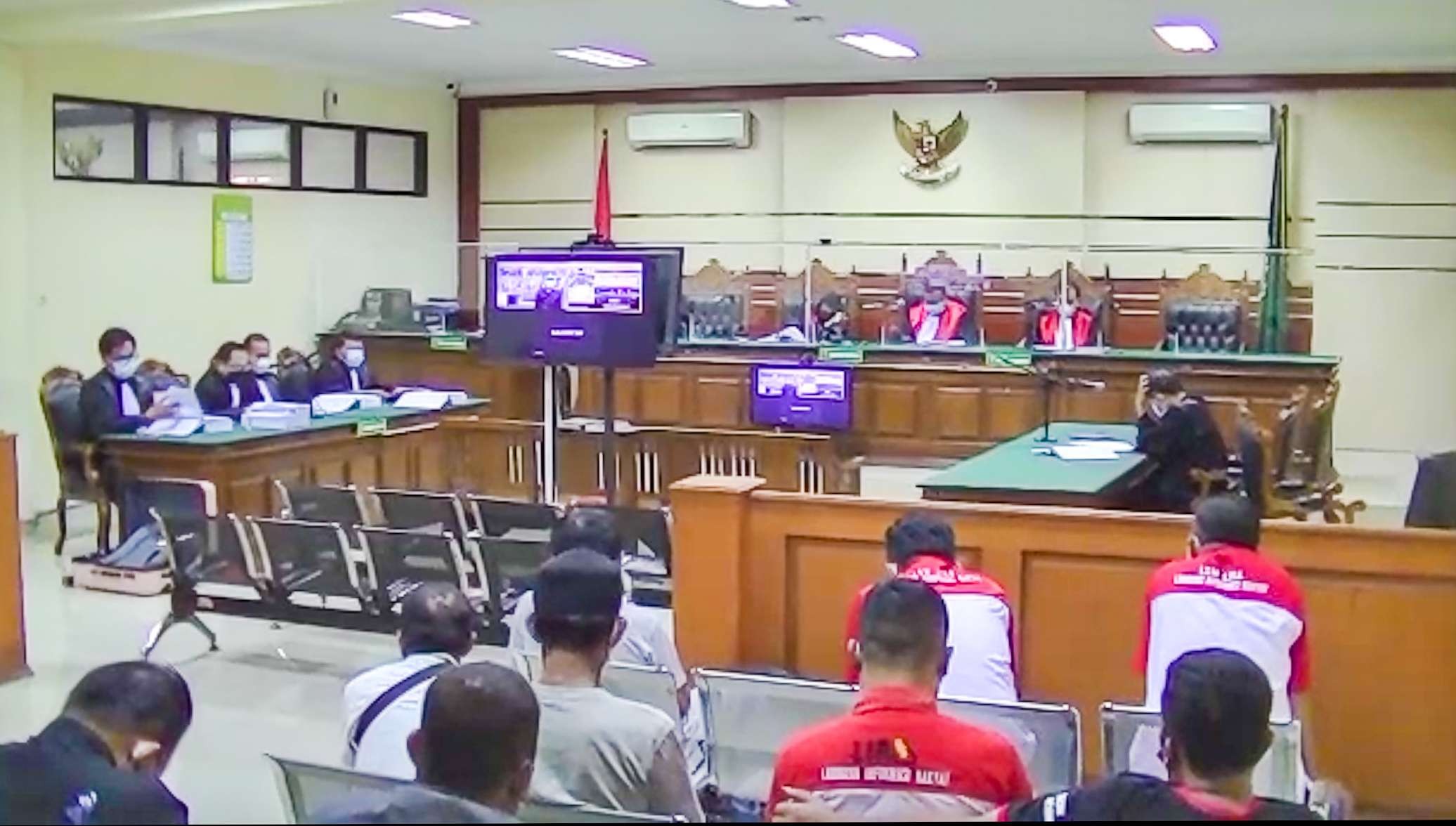 Sidang eks Bupati Probolinggo bersama suami dilakukan secara virtual (foto: Aini/Ngopibareng.id)