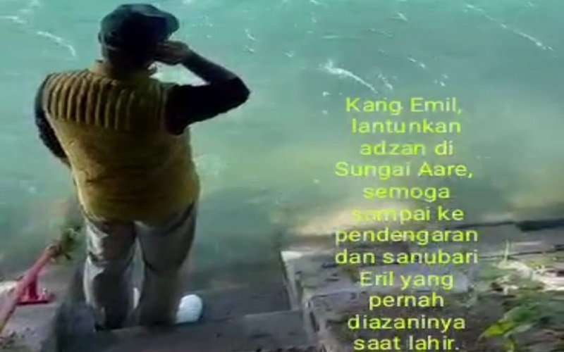 Ridwan Kamil kumandangkan adzan di tepi Sungai Aare, Swiss untuk anaknnya yang 9 hari tenggelam belum ditemukan. (Foto: Tangkapan layar youtube)