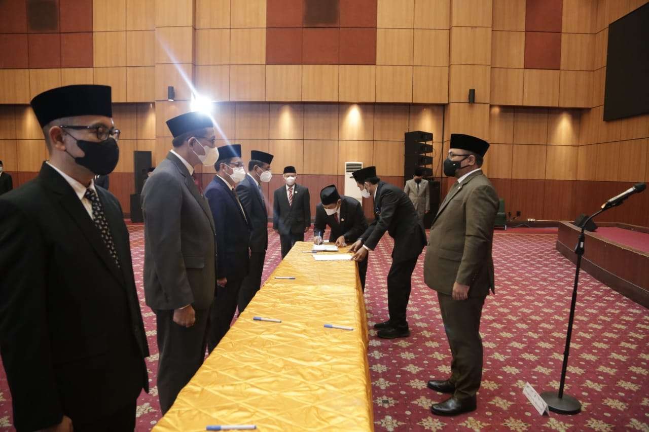 Prof. Akh. Muzakki, Grad Dip. SEA. M. Ag. M.Phil. saat dilantik oleh Menteri Agama Yaqut Cholil Qoumas sebagai Rektor UINSA di Jakarta, Senin 6 Juni 2022. (Foto-foto: Istimewa)