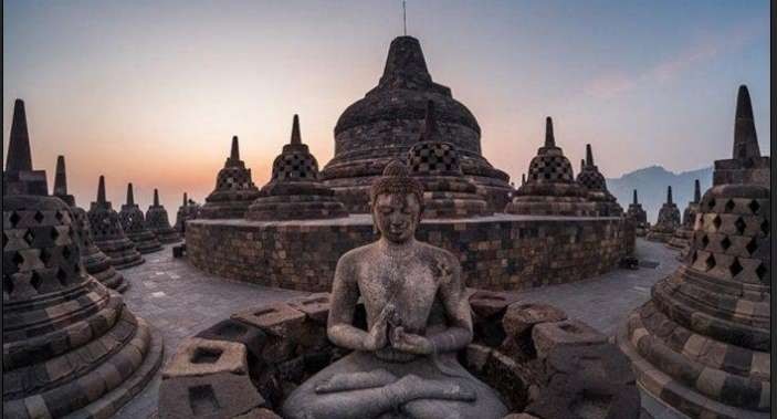 Candi Borobudur salah satu keajaiban dunia yang menjadi destinasi wisata di Indonesia ( foto: istimewa)