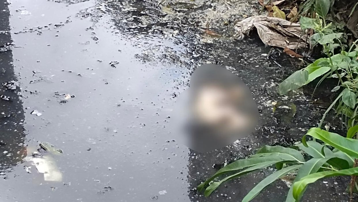 Bayi yang tewas mengambang di sungai Jalan Jemur Ngawinan (Foto: istimewa)