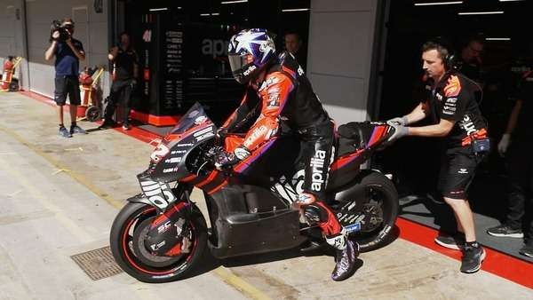 Aprilia Racing sedang mengetes fairing barunya. (Foto: Istimewa)