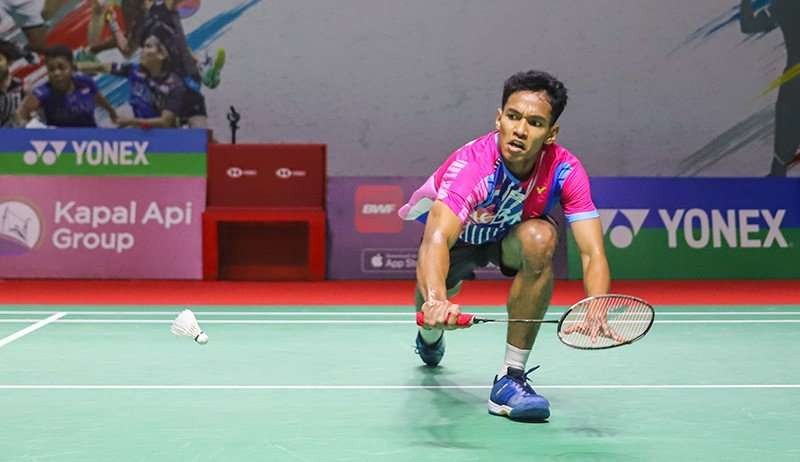 Harapan pebulu tangkis tunggal putra Chico Aura Dwi Wardoyo untuk melangkah lebih jauh di Super 500 Daihatsu Indonesia Masters 2022 pupus di tangan Loh Kean Yew asal Singapura. (Foto: Twitter @INABadminton)