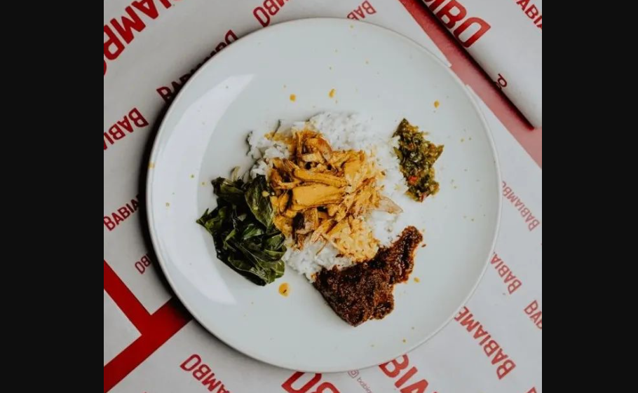 Menu nasi Padang di Babiambo, lauk daging sapi dan ayam diganti babi. (Foto: Dokumentasi Babiambo)