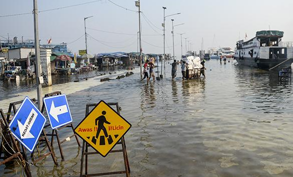 Ilustrasi banjir rob. (Foto: Istimewa)