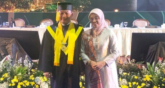 Kepala Staf Angkatan Darat (KSAD) Jenderal Dudung Abdurachman lulus Cumlaude dan raih gelar Doktor Ilmu Ekonomi dari Universitas Trisaksi, Jakarta, Sabtu 11 Juni 2022. (Foto: Istimewa)