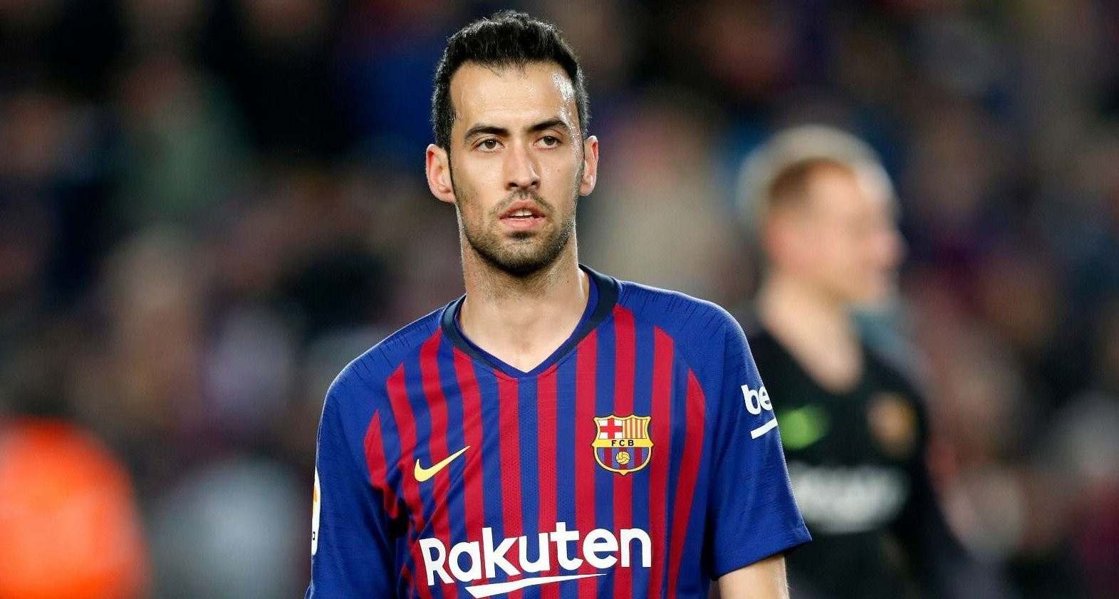 Sergio Busquets saat tampil bersama Barcelona di La Liga musim lalu.