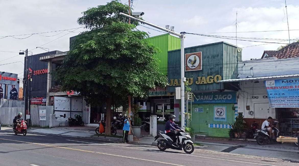 Salah satu titik kamera ETLE yang terpasang di kawasan simpang lima Banyuwangi (foto: Muh Hujaini/Ngopibareng.id)