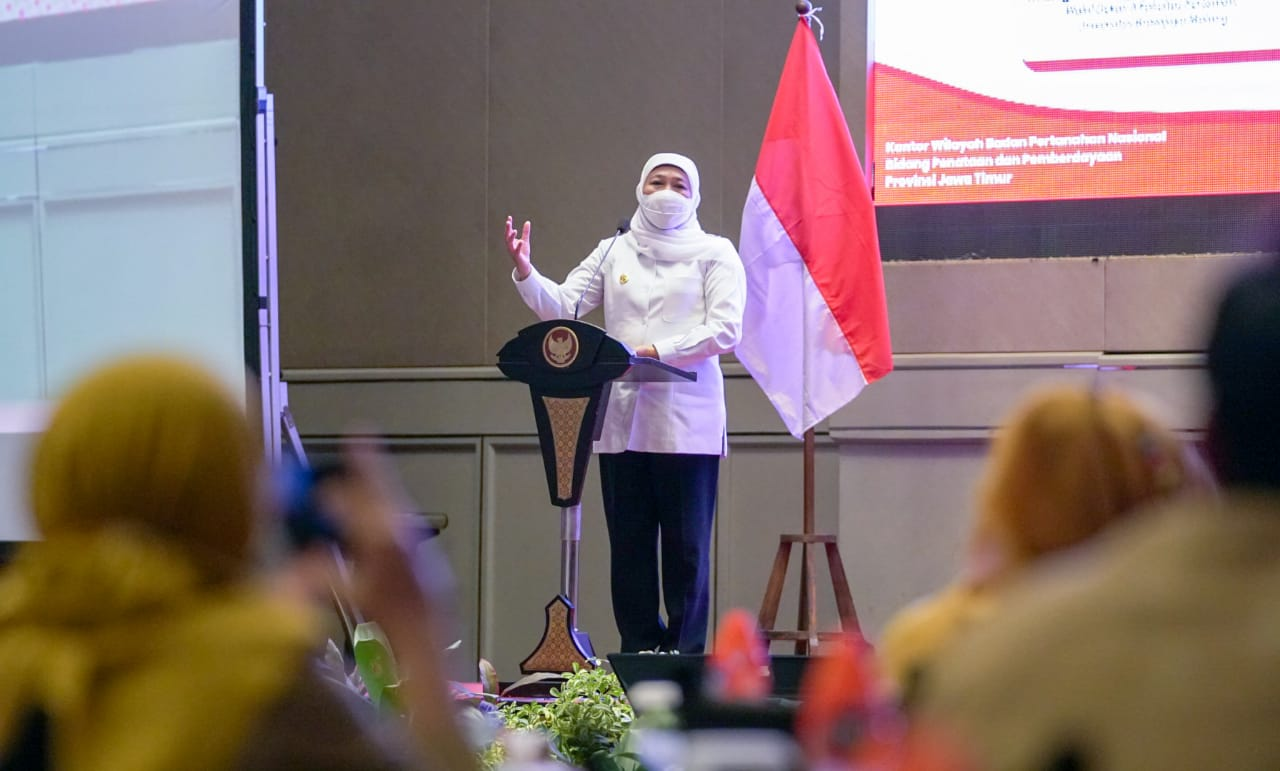 Gubernur Khofifah Indar Parawansa upayakan percepatan penyelesaian Pendaftaran Tanah Sistematis Lengkap (PTSL) di Jawa Timur. (Foto: Humas Pemprov Jatim)