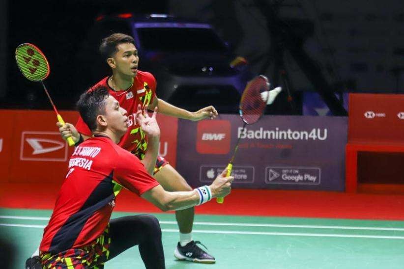 Ganda Fajar/Rian lolos perempat final Indonesia Open 2022 usai mengalahkan rekan senegaranya Bagas/Fikri. (Foto: Twitter @INABadminton)