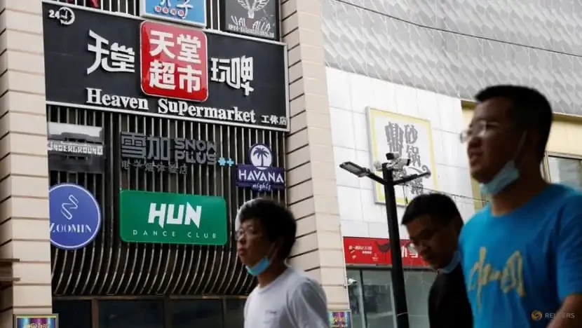 Mengejutkan, pengunjung Heaven Supermarket bar di Beijing, China, positif Covid-19. (Foto: Reuters)