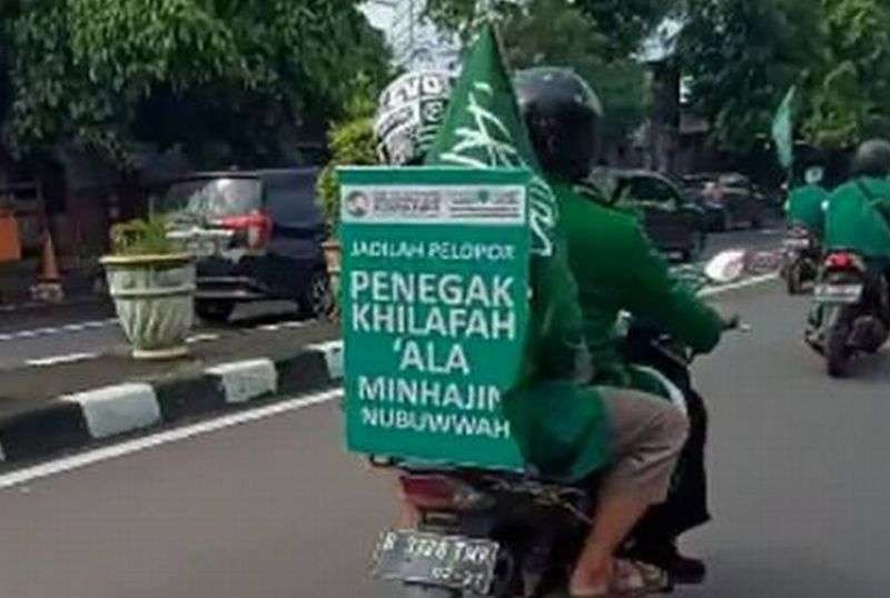 Konvoi sepeda motor yang mengatasnamakan khilafatul muslimin. (Foto: Tangkapan Layar Youtube)