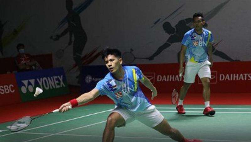 Pramudya Kusumawar dan Yeremia Rambitan kalah atas ganda Malaysia di perempian final Indonesia Open 2022. (Foto: Twitter @INABadminton).