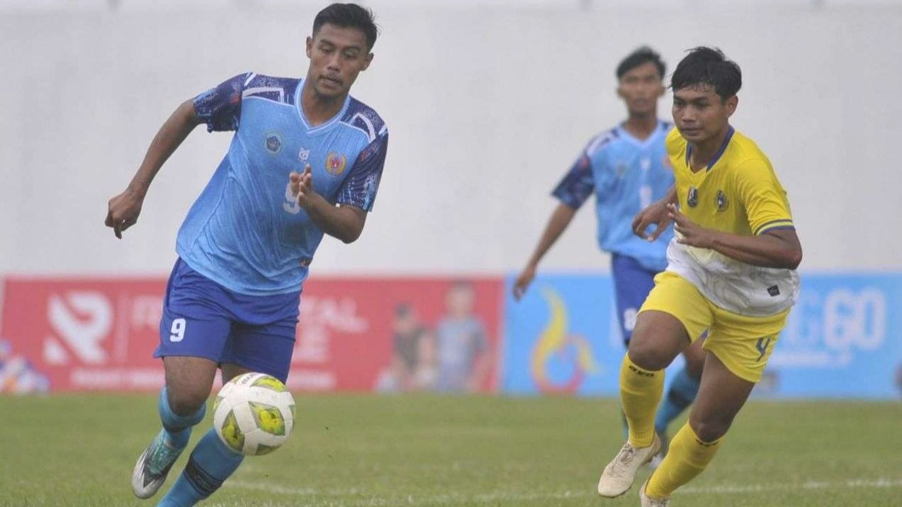 Tim sepak bola putra Lamongan bertanding melawan Tim Tuban (Foto : Istimewa)