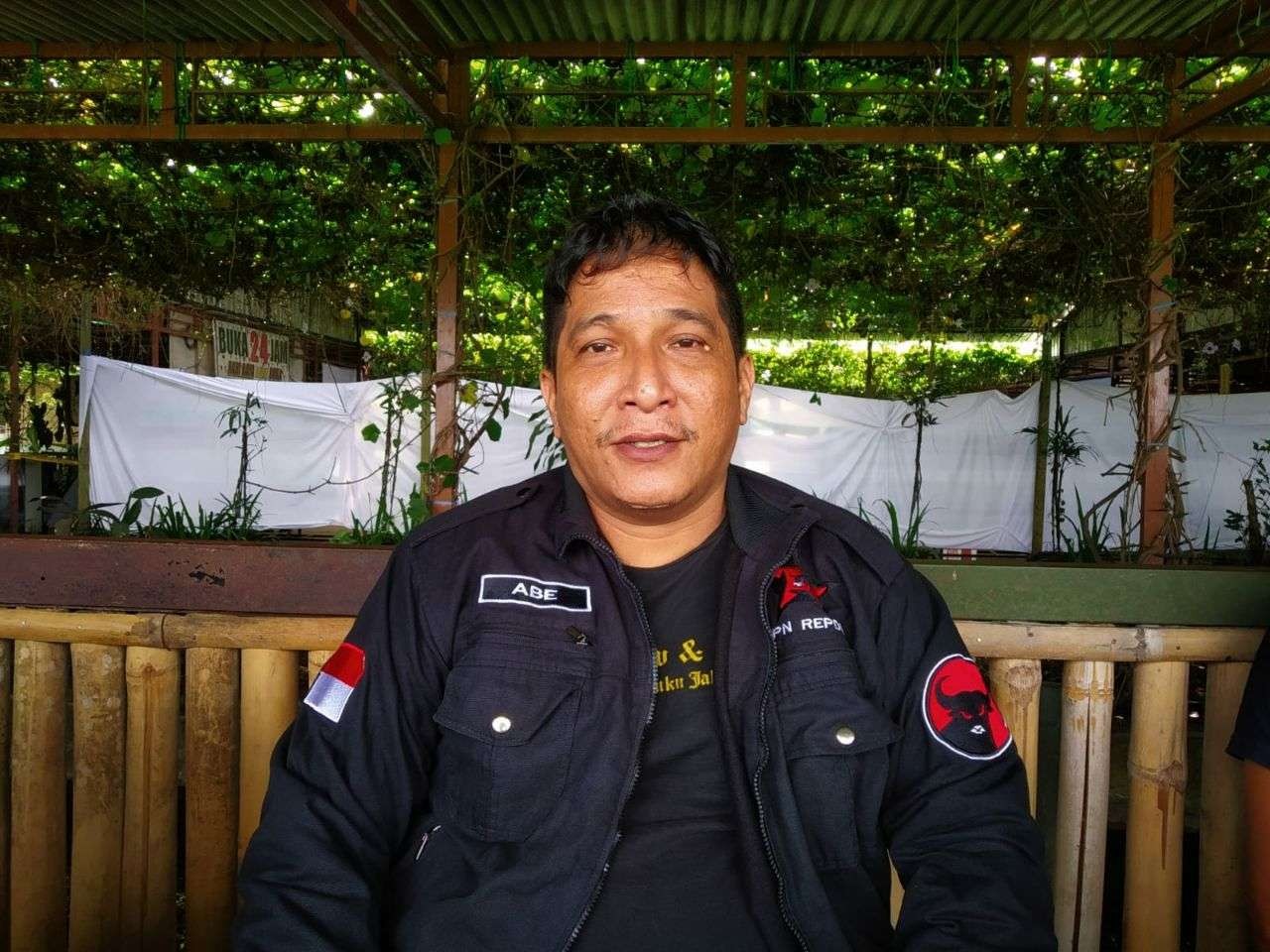 Sekretaris Jenderal DPN Relawan Perjuangan Demokrasi (REPDEM) Abraham Leo Tanditasik berbicara kepada wartawan di Blitar, Sabtu, 18 Juni 2022.