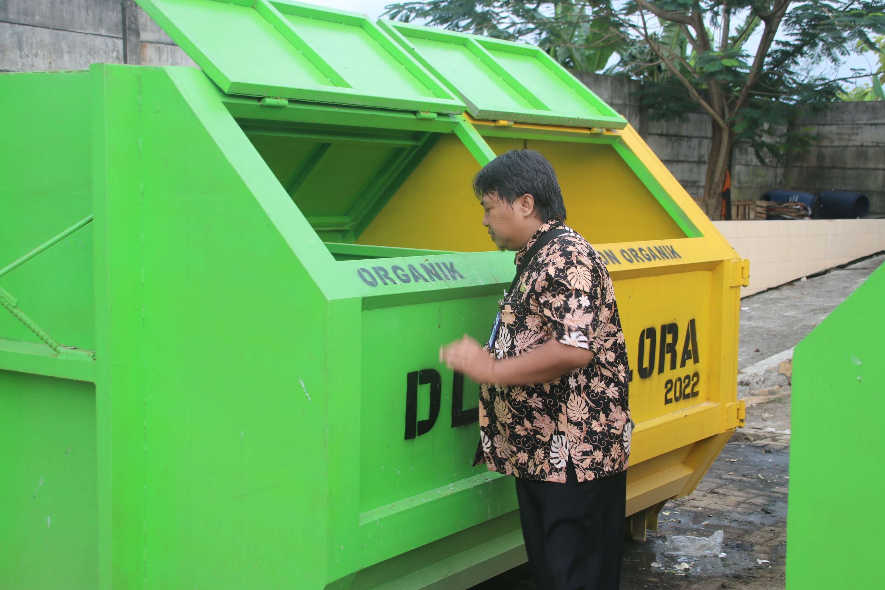 Pemkab Blora luncurkan Bak Kontainer Sampah Terpilah hasil rekondisi bak kontainer sampah lama. (Foto: Istimewa)