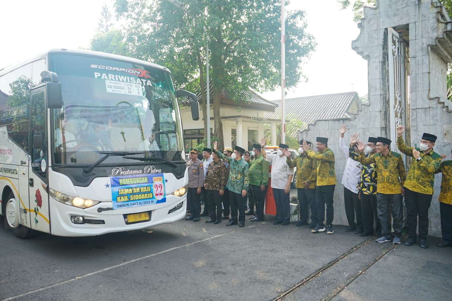 Bupati Sidoarjo berangkatkan 1254 cjh asal Sidoarjo (foto: Aini/Ngopibareng.id)