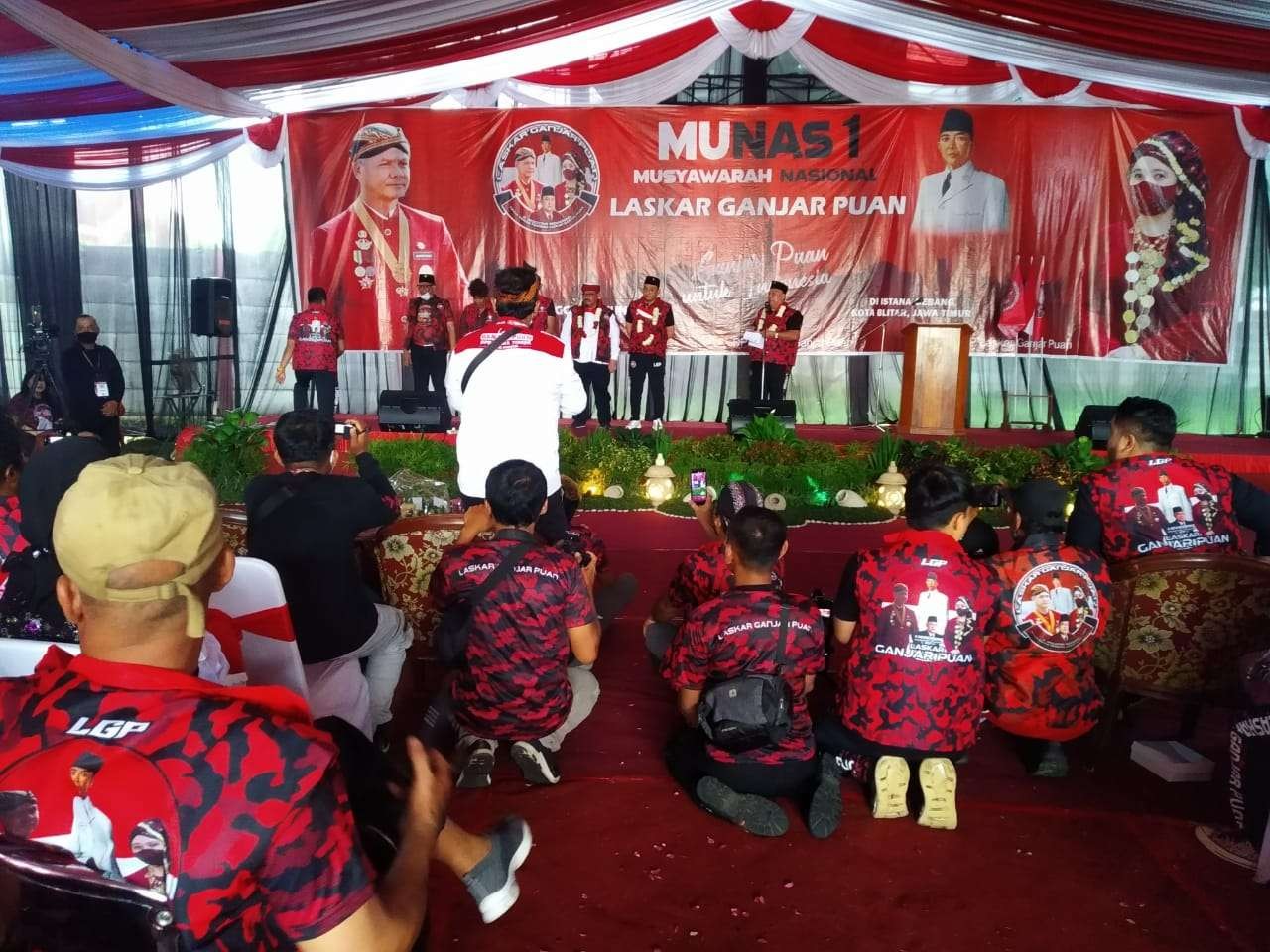 Musyawarah Nasional Laskar Ganjar Puan di area parkir Istana Gebang, Kota Blitar, Minggu, 19 Juni 2022. (Foto: Asip Hasani/Ngopibareng.id)