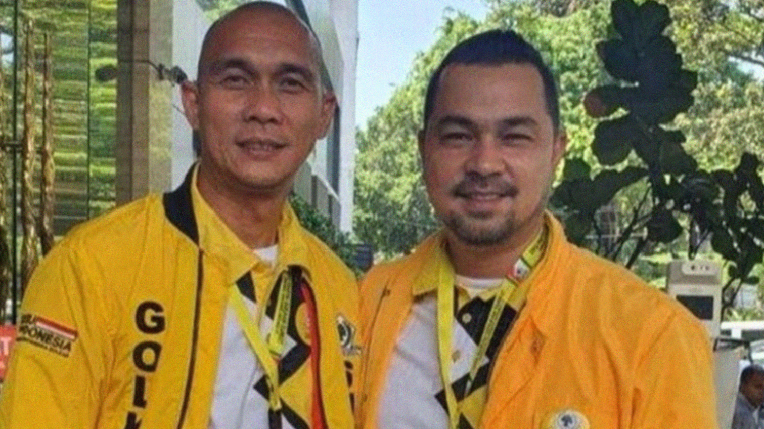 Aktor Sultan Djorghi (kanan) anggota DPP Golkar Sumut menjabat Wakil Ketua Bidang Seni dan Budaya. Sedangkan mantan kiper Timnas Indonesia, Markus Horison Wakil Sekretaris Bidang Energi dan Sumber Daya Alam. (Foto: Instagram @djorghisultan)